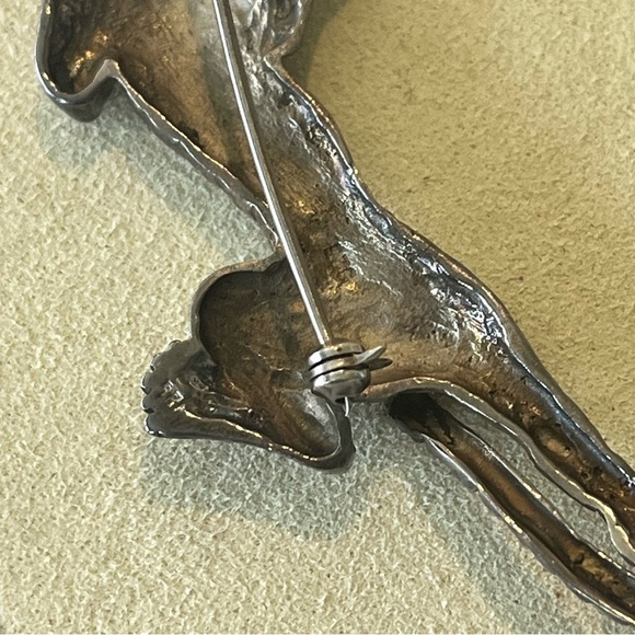 Pewter Climbing Tiger Brooch - Picture 8 of 10